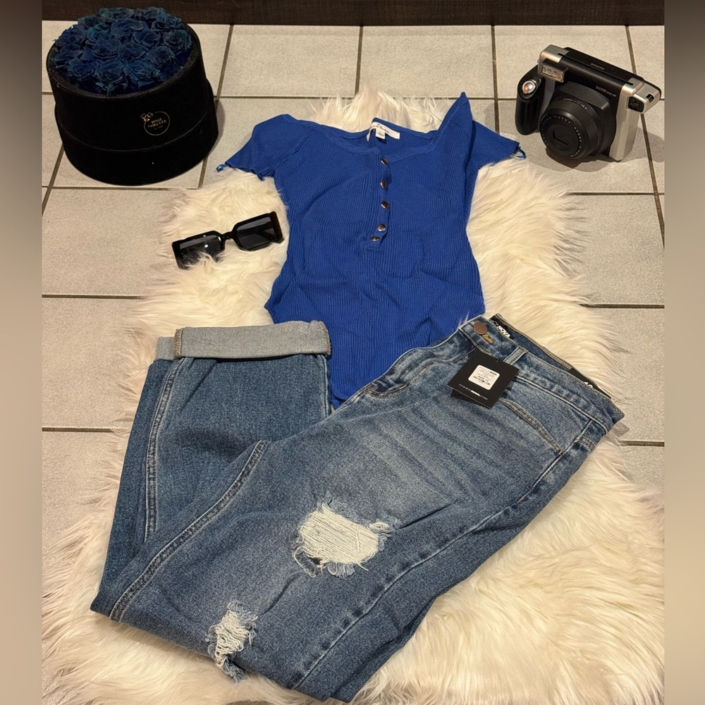 Love tree bodysuit & Momma Distressed Jean